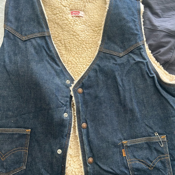 Vintage Levi’s Sherpa Vest - Picture 3 of 4